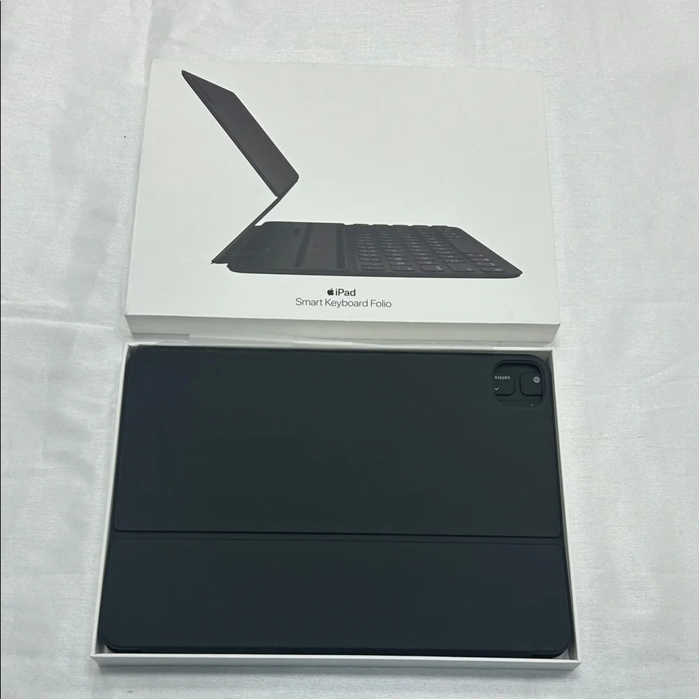 Apple iPad Keyboard Folio - Black